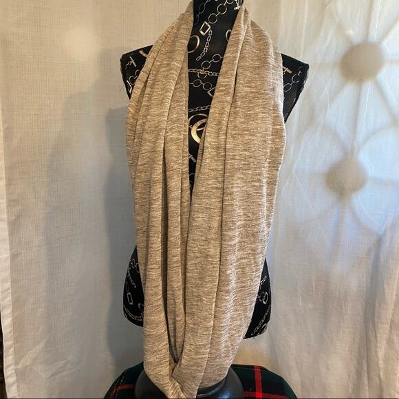 Tan/Cream Space-Dyed Soft Smooth Knit Zip Shut Hidden Pocket Infinity Scarf - Picture 3 of 6